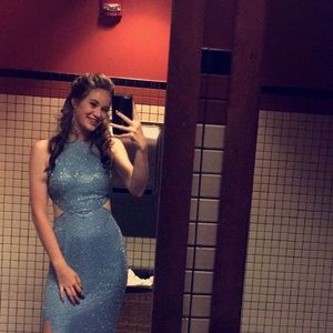 Prom Dress. Size 3-4. Fits body perfectly.